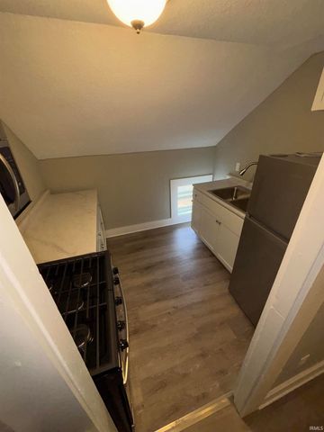 708 E Jefferson Boulevard B, Fort Wayne, IN 46802