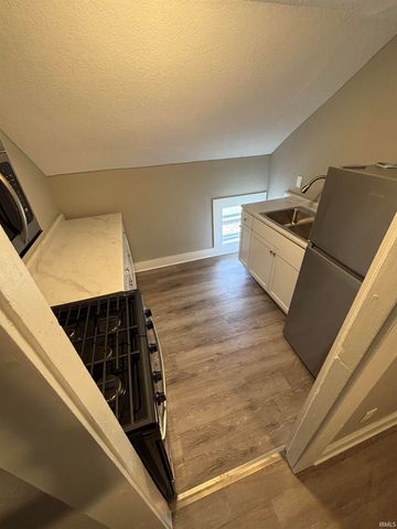 708 E Jefferson Boulevard B, Fort Wayne, IN 46802