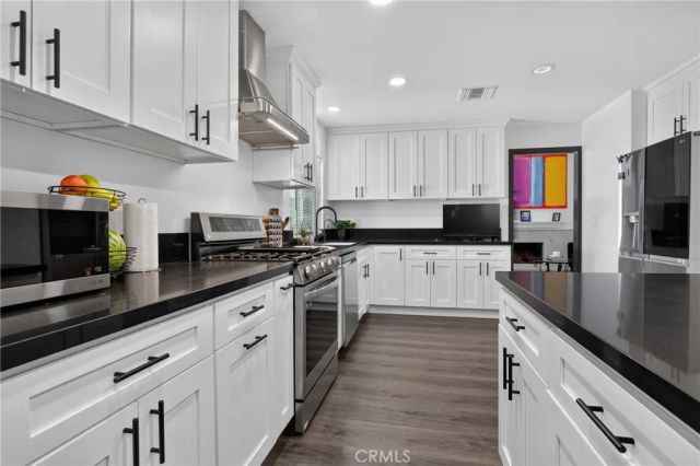 1834 Hillary Court, Simi Valley, CA 93065