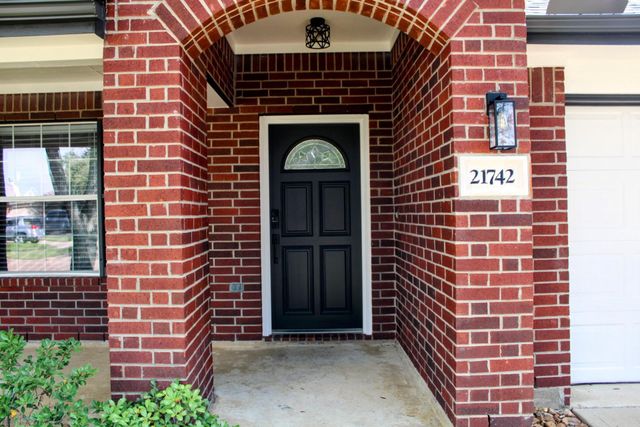 21742 Winsome Rose Court, Cypress, TX 77433