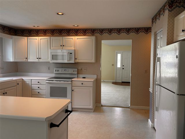 3611 BELLAIRE Drive, Erie, PA 16506
