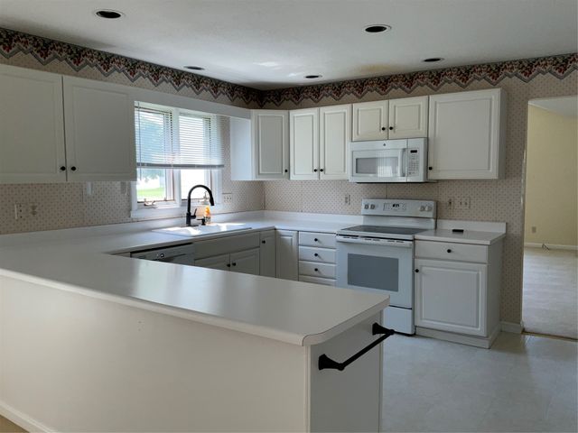 3611 BELLAIRE Drive, Erie, PA 16506