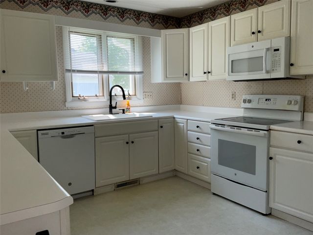 3611 BELLAIRE Drive, Erie, PA 16506