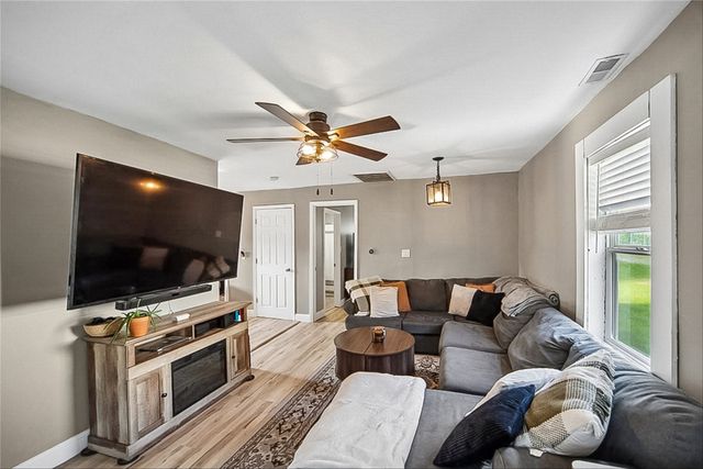 1204 Spring Street, Des Moines, IA 50315