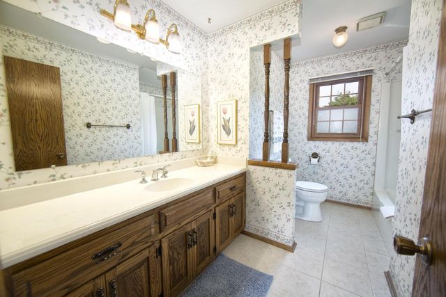 5676 Garland LANE, Greendale, WI 53129