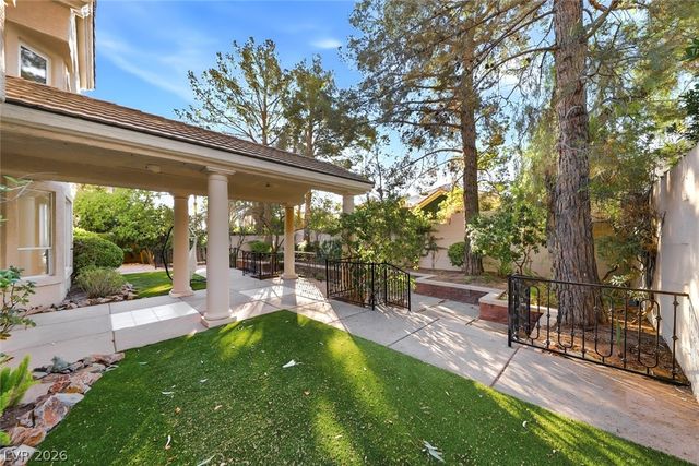 8821 MONTAGNA Drive, Las Vegas, NV 89134