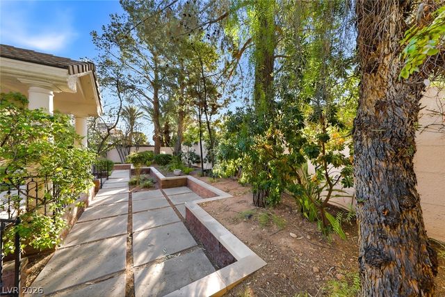 8821 MONTAGNA Drive, Las Vegas, NV 89134