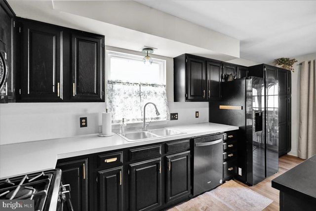 1102 FOREST ST, Fleetwood, PA 19522