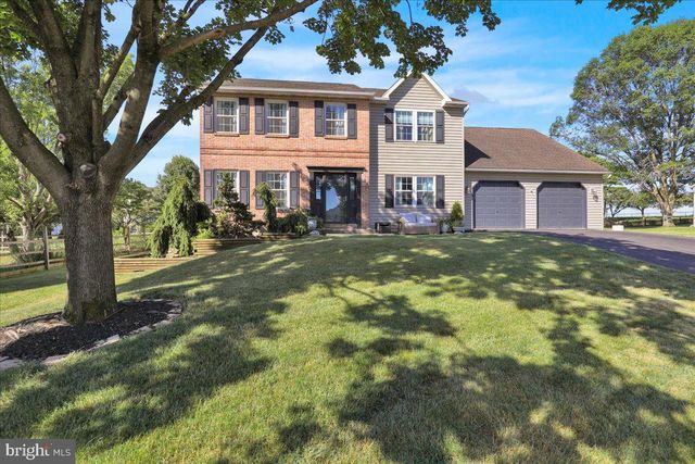 1102 FOREST ST, Fleetwood, PA 19522