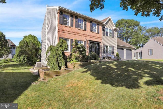 1102 FOREST ST, Fleetwood, PA 19522