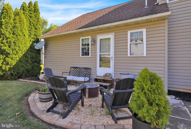 1102 FOREST ST, Fleetwood, PA 19522