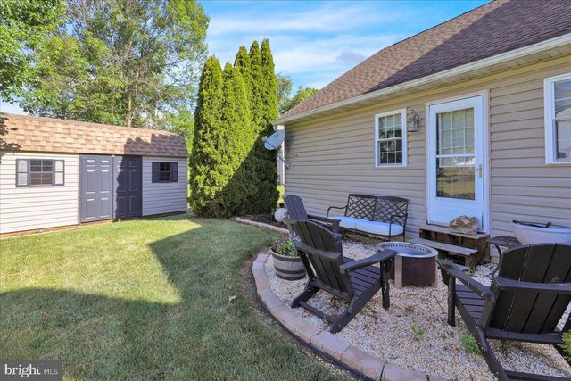1102 FOREST ST, Fleetwood, PA 19522