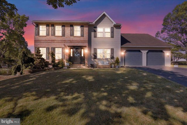 1102 FOREST ST, Fleetwood, PA 19522