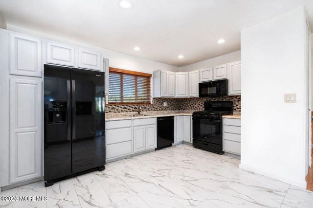 6 Ennis Drive, Hazlet, NJ 07730