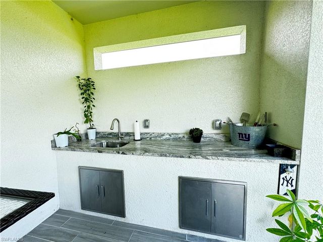 401 NE 9th ST, Cape Coral, FL 33909