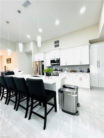 401 NE 9th ST, Cape Coral, FL 33909