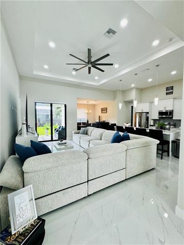 401 NE 9th ST, Cape Coral, FL 33909