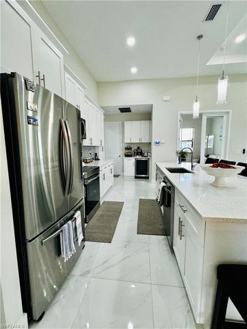 401 NE 9th ST, Cape Coral, FL 33909