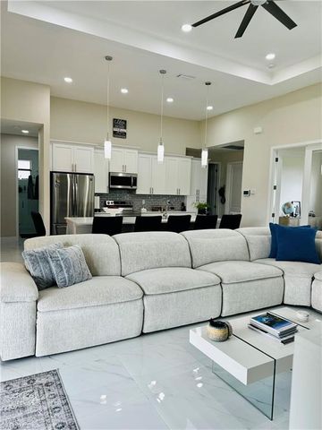 401 NE 9th ST, Cape Coral, FL 33909