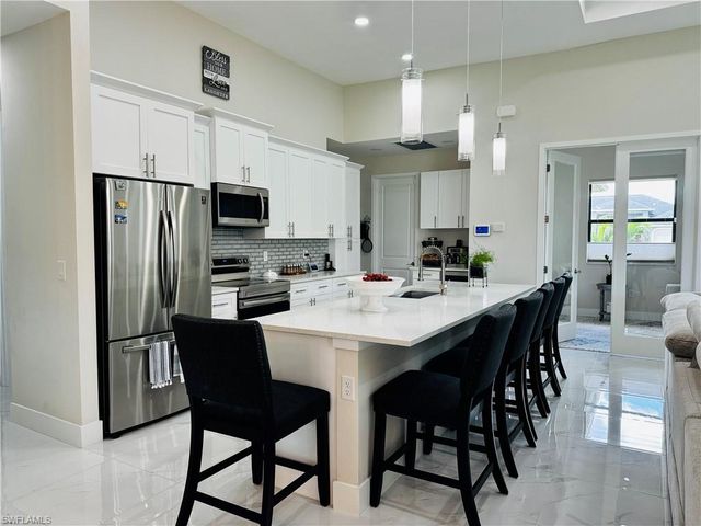 401 NE 9th ST, Cape Coral, FL 33909