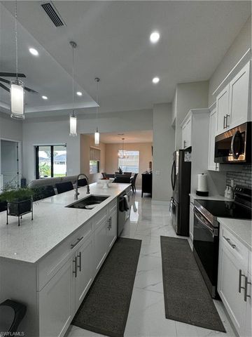 401 NE 9th ST, Cape Coral, FL 33909