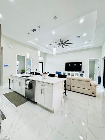 401 NE 9th ST, Cape Coral, FL 33909