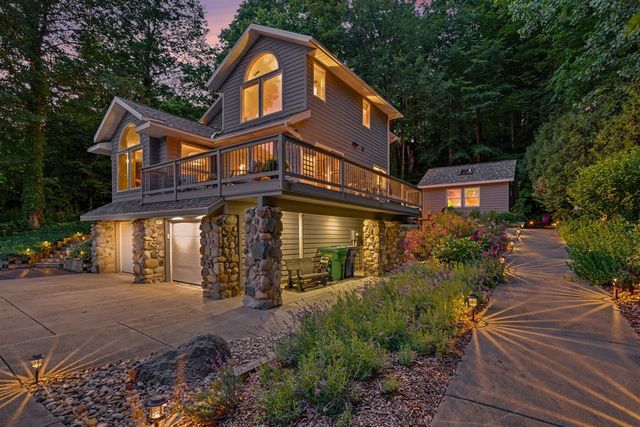 677 Tuttle Road, Baroda, MI 49101