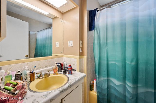 4925 Southside Dr 5, Louisville, KY 40214