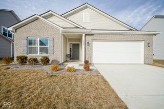 6608 W Shoreline Court, Greenfield, IN 46140