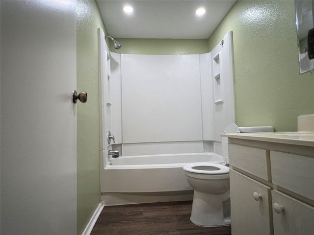 6211 Ludington Drive 21-909, Houston, TX 77035