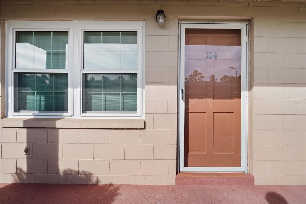 1100 E CAROLINE STREET 104, Tavares, FL 32778