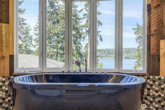 16066 Inglewood Road NE, Kenmore, WA 98028