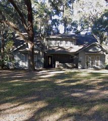 211 Lakeshore Drive, Midway, GA 31320