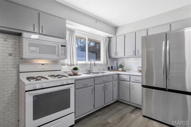 10508 Scotland Drive, St Louis, MO 63114