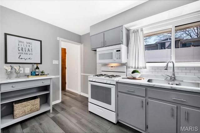 10508 Scotland Drive, St Louis, MO 63114