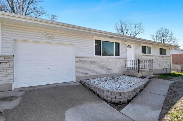 10508 Scotland Drive, St Louis, MO 63114