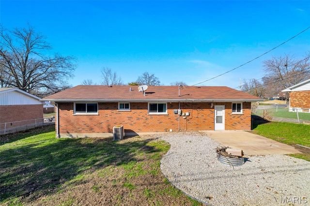 10508 Scotland Drive, St Louis, MO 63114