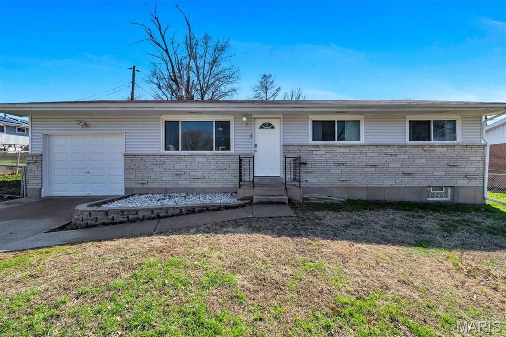 10508 Scotland Drive, St Louis, MO 63114