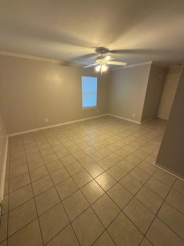 6401 Skyline Drive 34, Houston, TX 77057