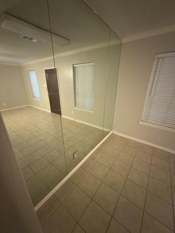 6401 Skyline Drive 34, Houston, TX 77057