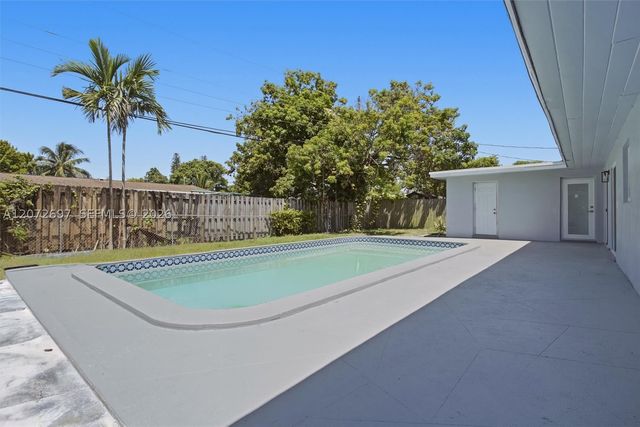 2250 Gulfstream Dr, Miramar, FL 33023