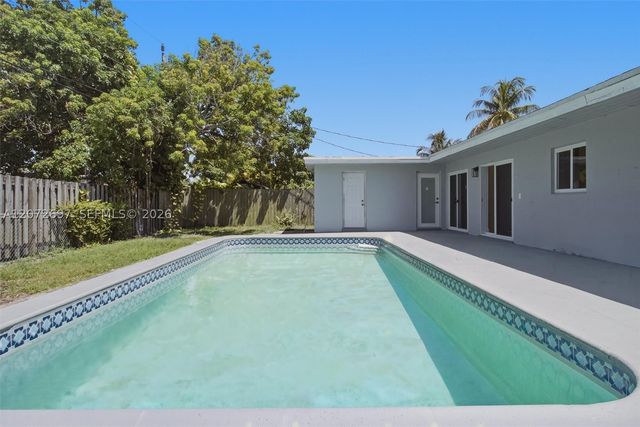 2250 Gulfstream Dr, Miramar, FL 33023