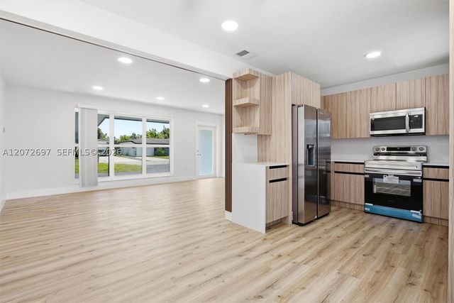 2250 Gulfstream Dr, Miramar, FL 33023
