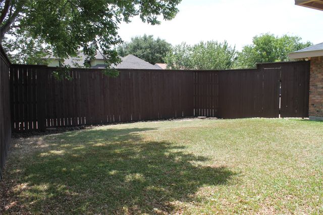 2036 Sancerre Lane, Carrollton, TX 75007