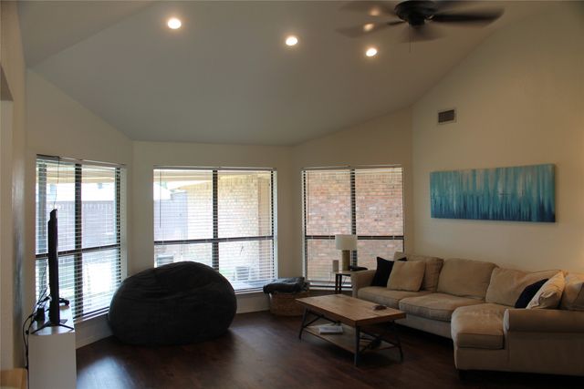 2036 Sancerre Lane, Carrollton, TX 75007