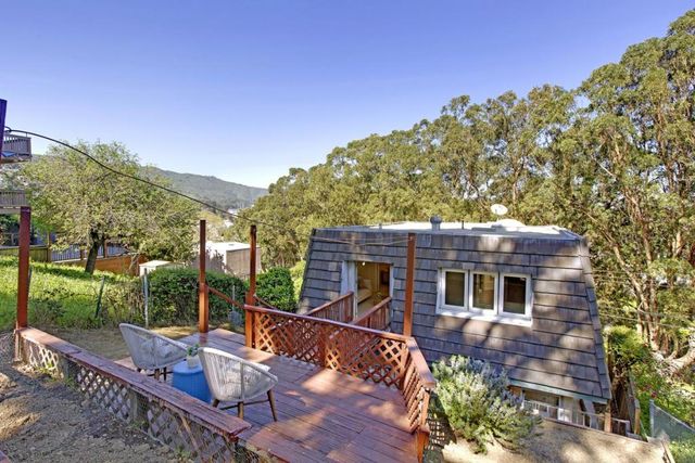 37 San Francisco Avenue, Brisbane, CA 94005