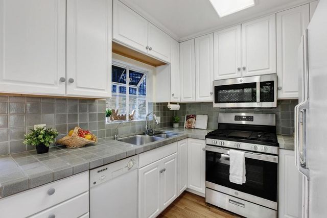 37 San Francisco Avenue, Brisbane, CA 94005