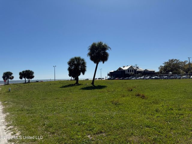 960 Beach Drive, Gulfport, MS 39507