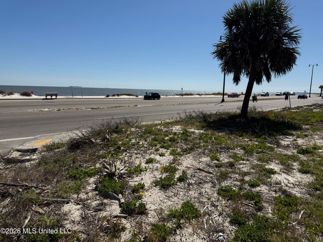 960 Beach Drive, Gulfport, MS 39507