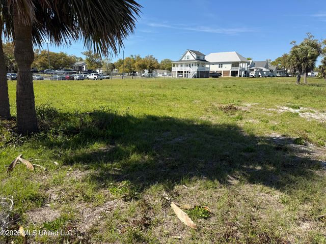 960 Beach Drive, Gulfport, MS 39507